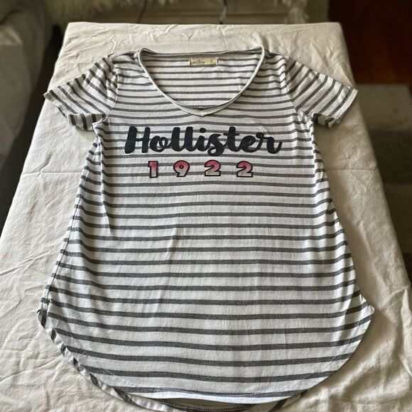 𝅺$ 5 add on $ Hollister stripe logo t size xs - Picture 8 of 10